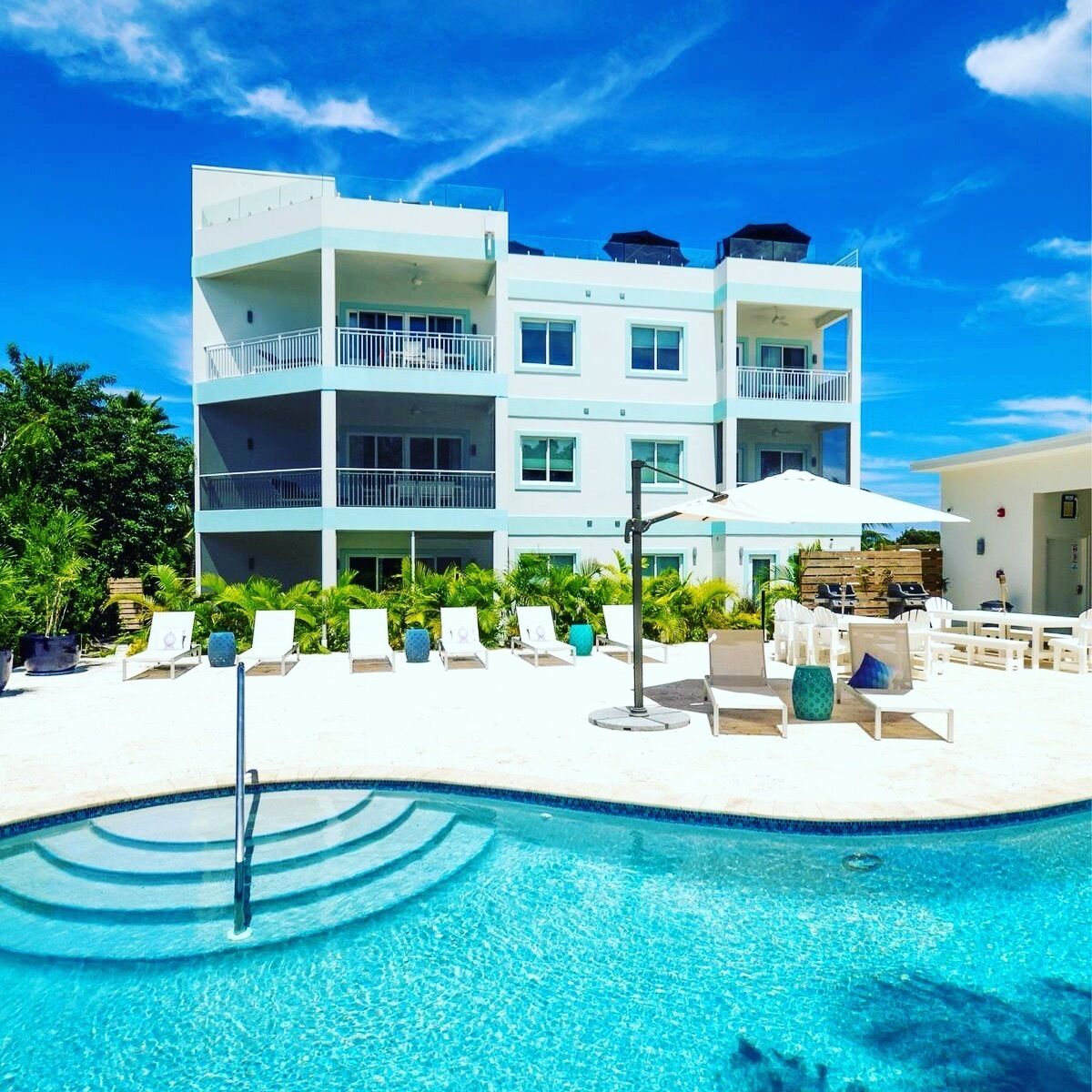 Outdoor pool, sun loungers