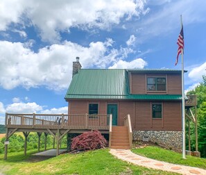 Exterior - Warm Evenings in a Mtn Vacation Home with a Crackling FirePit @Over the River (West Jefferson)