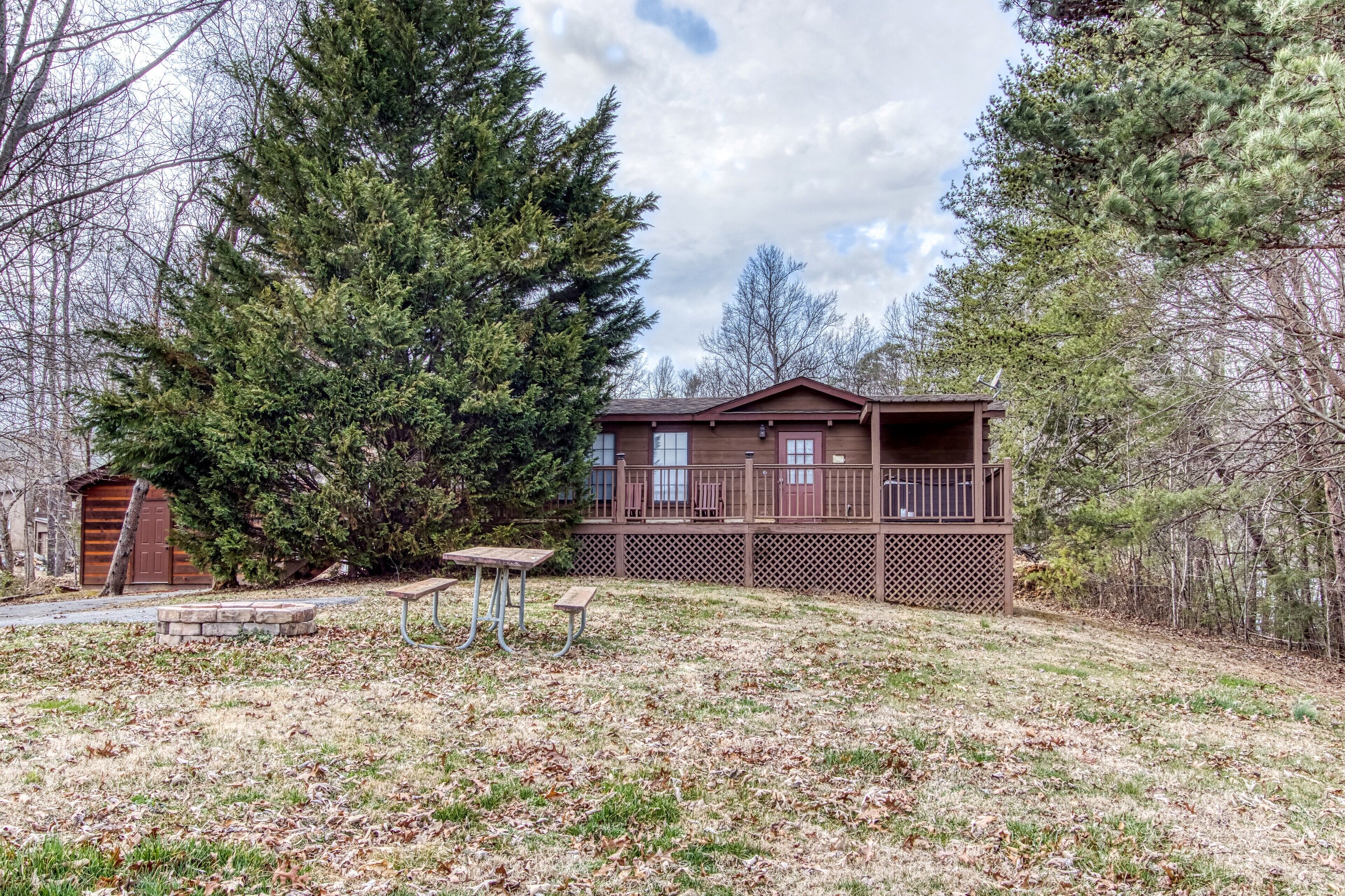 Almost Camping - Grand Views! Paved area for walks, excellent for couples.