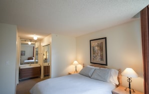 House - The Marquise, Steps from Slopes, Pool and Hot Tub, Patio, Free Shuttle (Whistler)