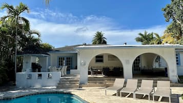 Piscine extérieure, piscine chauffée