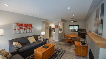 Televisie en een open haard