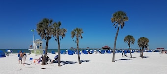 Family Beach Apartment steps from the beach. Pet Friendly!