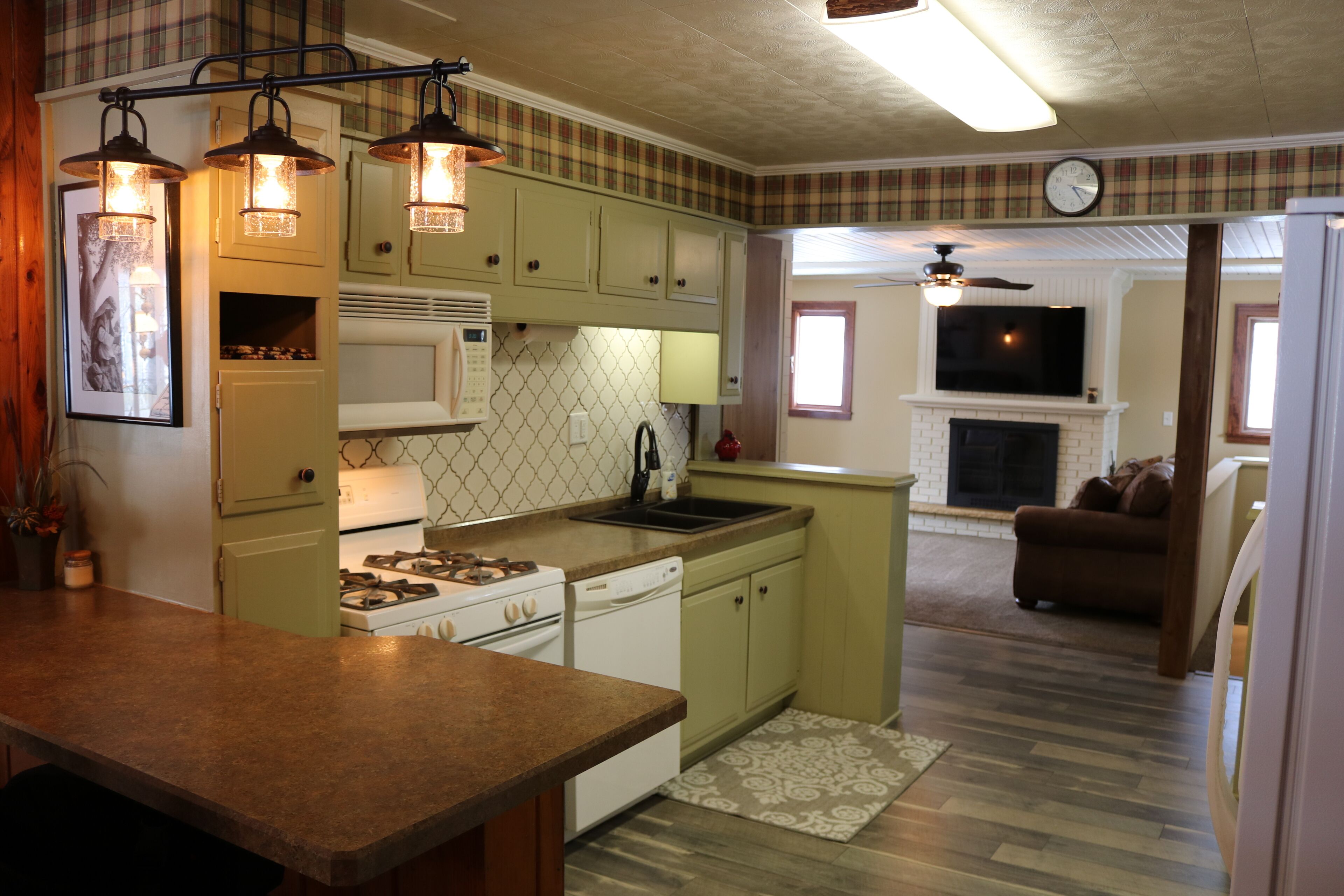 Fun Family Cabin In Beautiful Brainerd MN! 
 Only rent by the week in the summer