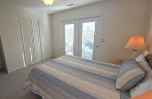 3 bedrooms, Internet, bed sheets - Tradewinds:  Bright and spacious, decks, lookout and screened porch. (Ocracoke)