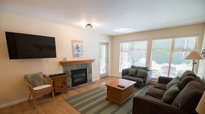TV - Stoney Creek Northstar - Quiet Condo w/ Pool & Hot Tub Access. Free Parking (Whistler)