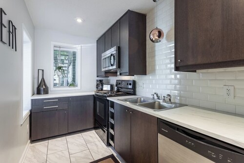 Beautiful One Bedroom With King Bed | 07