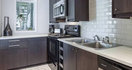 Beautiful One Bedroom With King Bed | 07