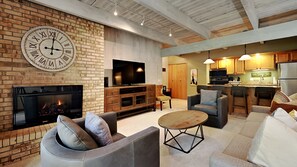 تلفزيون، مدفأة، مشغل دي في دي، تنس طاولة