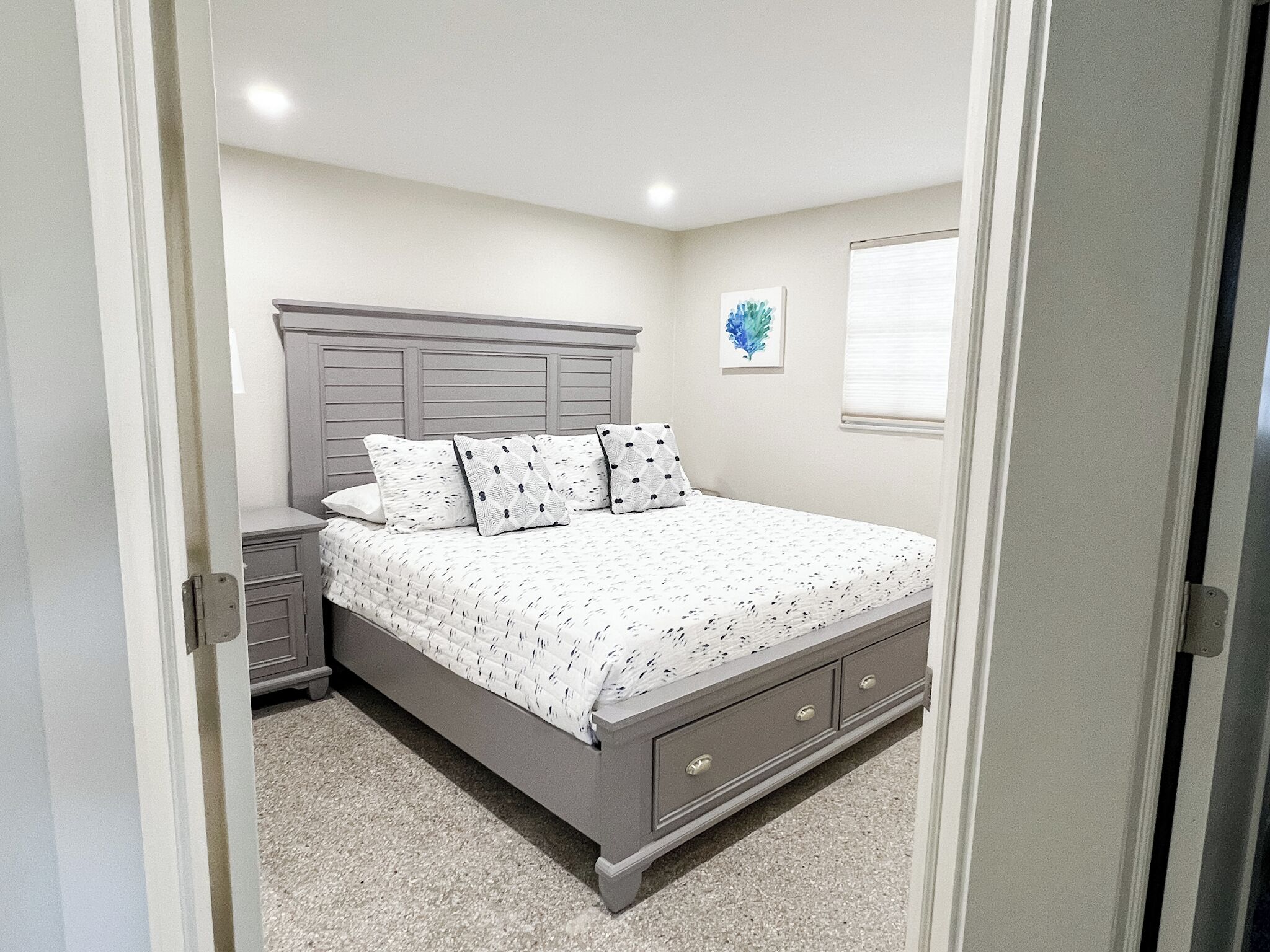 4 bedrooms, iron/ironing board, WiFi (free), bed sheets