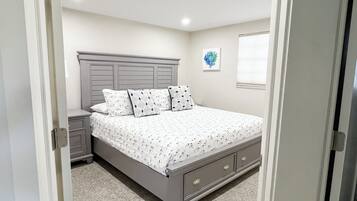 4 bedrooms, iron/ironing board, WiFi (free), bed sheets