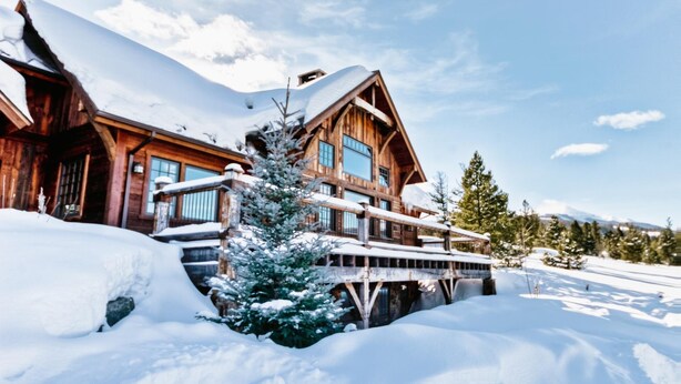 A wooden lodge with a snow-covered roof and a balcony. - Mountain View | Hot Tub | Game Room (Big Sky)