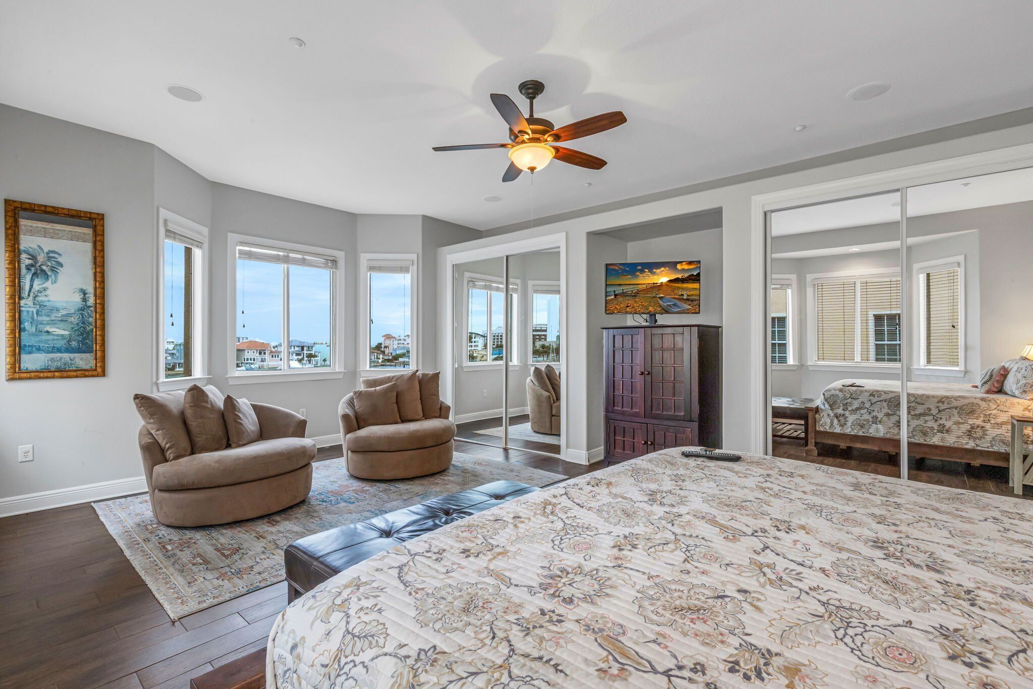 4 多间卧室、熨斗/熨衣板、免费 WiFi、床单