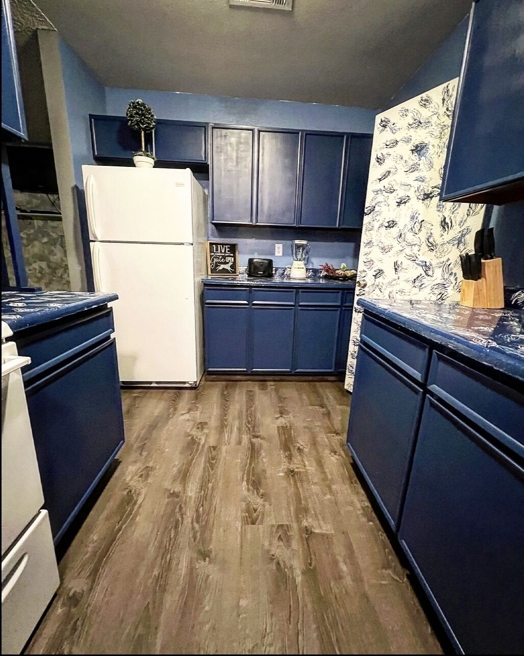 Come enjoy a nice relaxing 3 bedroom home, 10 minutes from the Strip~