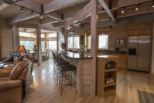 Modern Mountain Ski-In/Ski-Out Townhome