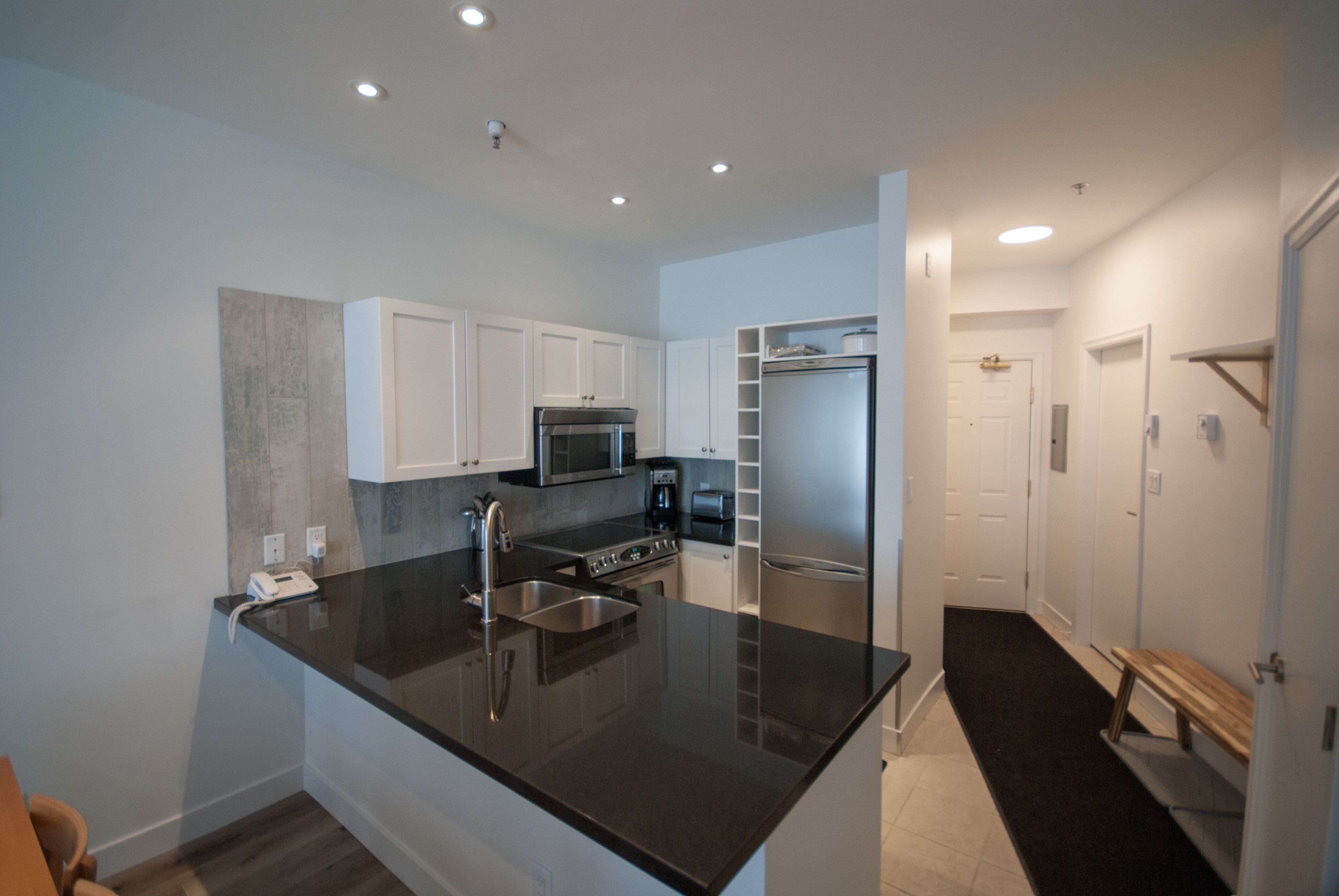 Family Condo, Central Village Location, Fully Renovated, Free Parking  & WiFi