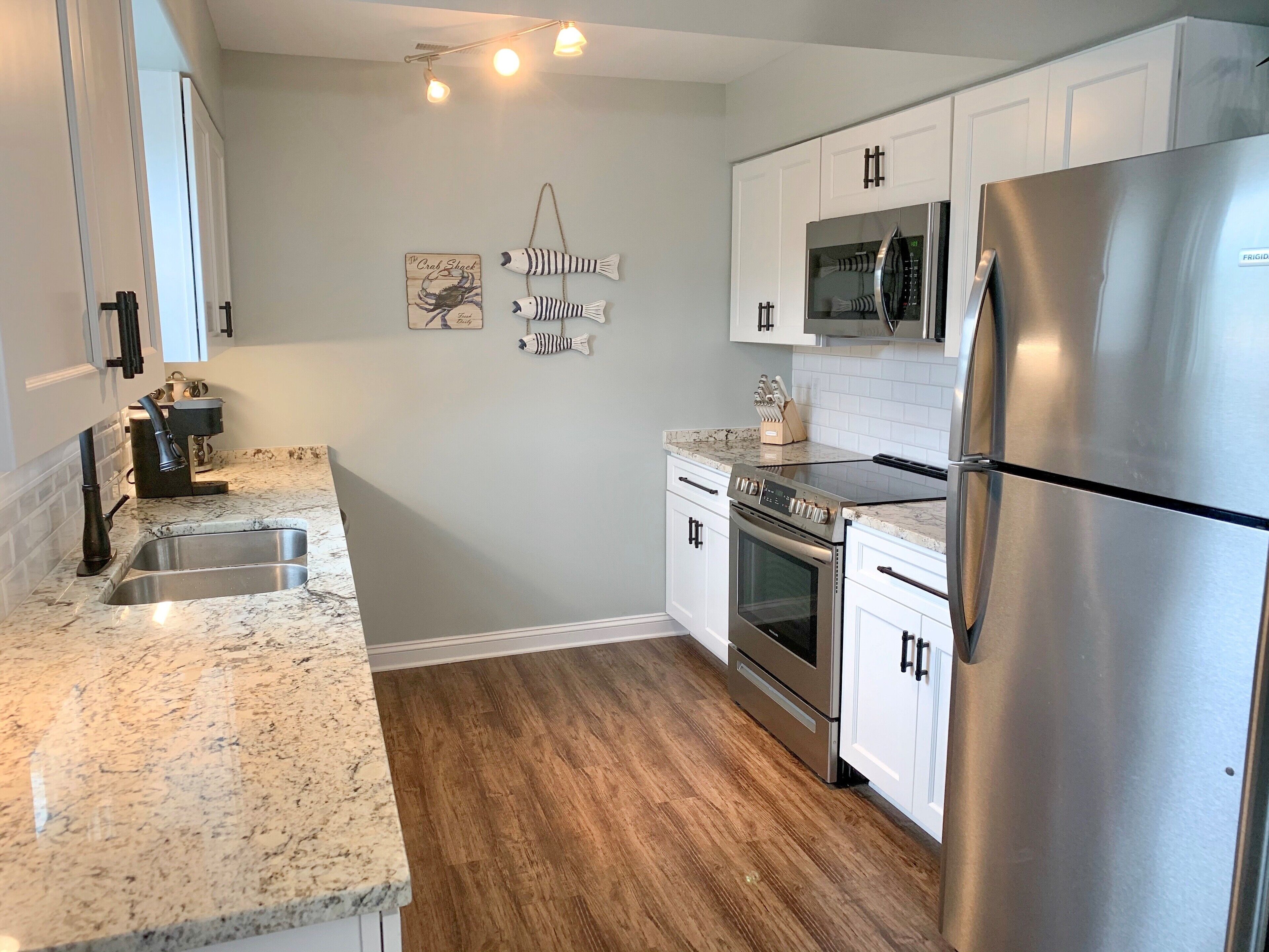 Pelican's Perch: Centrally located Dog friendly condo with pool.