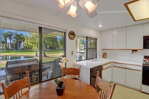 Dining - Cathedral Canyon Country Club, Waterfront + Mtin Views - Palm Springs Waterfront (Cathedral City)