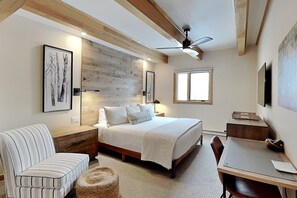 3 makuuhuonetta, silitysrauta/-lauta, vauvan matkasänky, internet