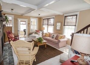 Televisio, takka, DVD-soitin