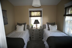 3 makuuhuonetta, silitysrauta/-lauta, ilmainen Wi-Fi, vuodevaatteet