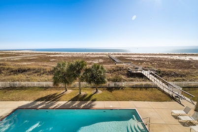 Inn at Dauphin Island 305 Beautiful Unit with wonderful Views!!
