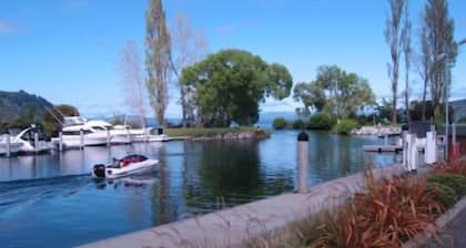 Great family bach in Kinloch