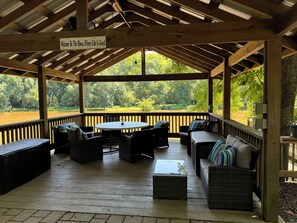 屋外ダイニングエリア