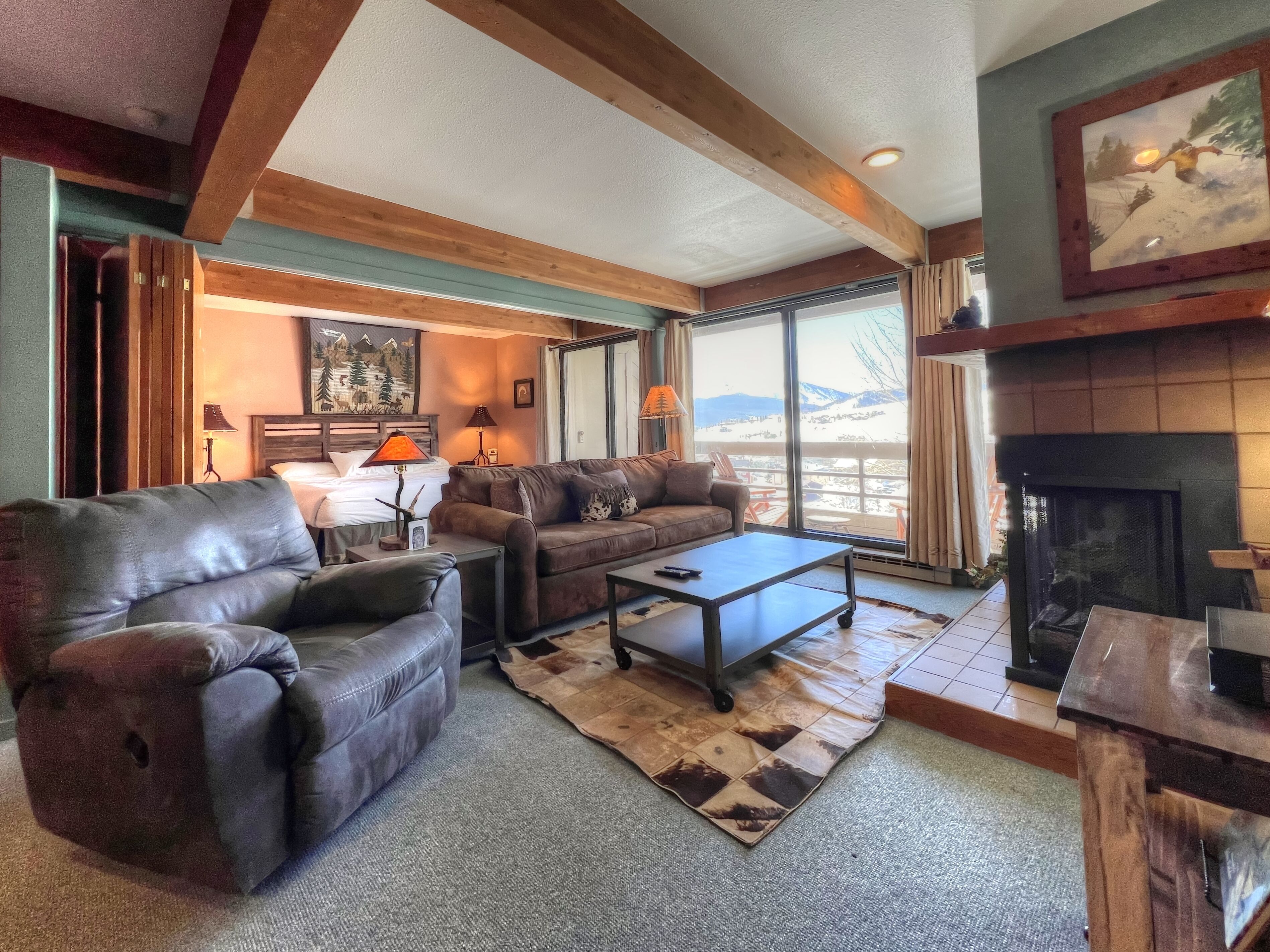 Walking Distance to the Lift! With Hot Tub!