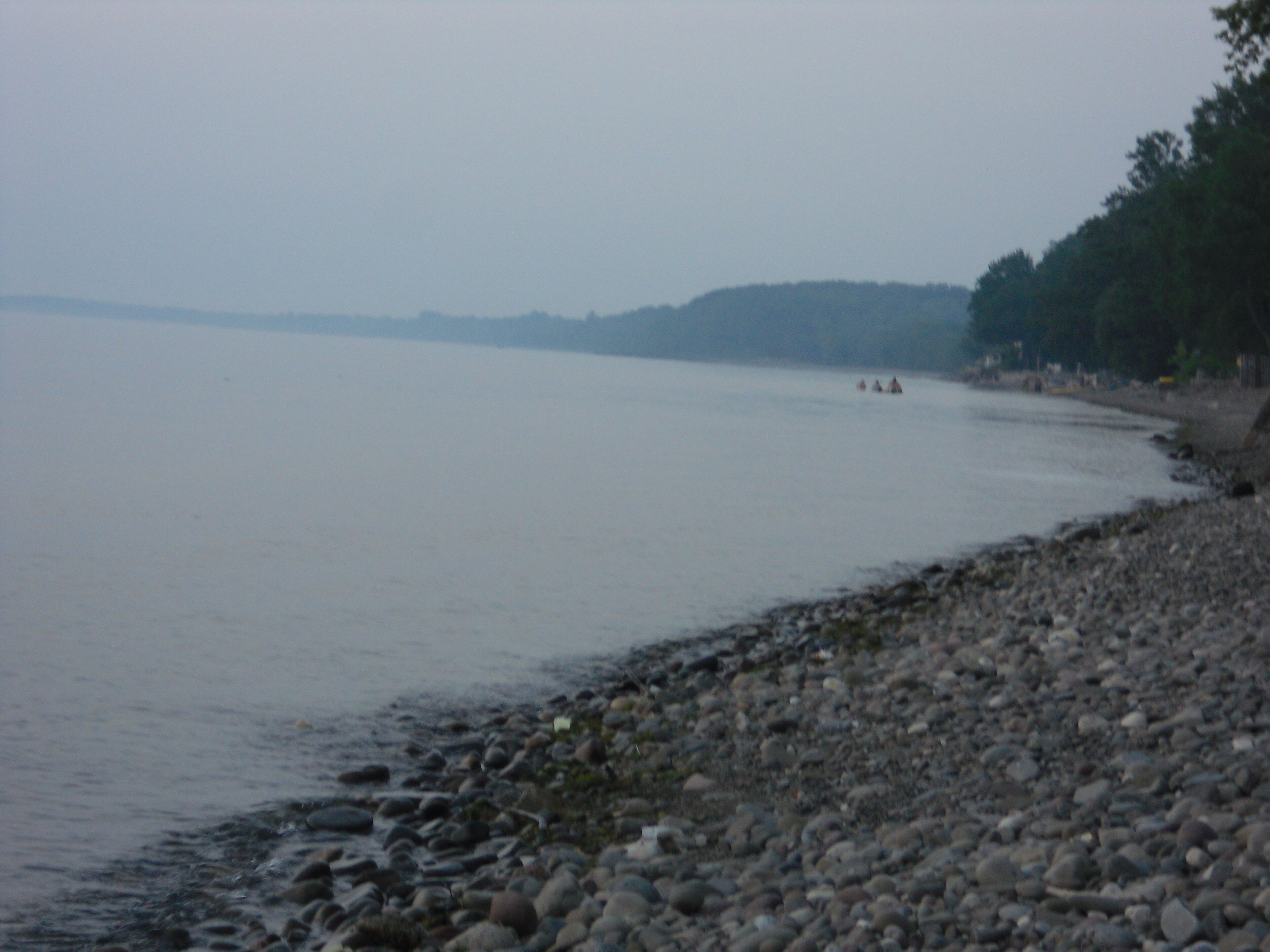 Beach nearby, sun loungers, beach towels