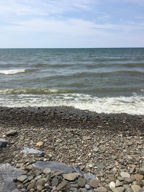Beach nearby, sun-loungers, beach towels
