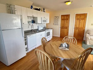 Fridge, microwave, oven, stovetop - Harbor III: Views of the lighthouse and Silver Lake. (Ocracoke)