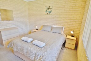 3 bedrooms, WiFi, bed sheets - River Retreat - Kalbarri, WA (Kalbarri)