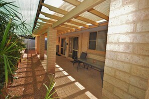 Terrace/patio - River Retreat - Kalbarri, WA (Kalbarri)