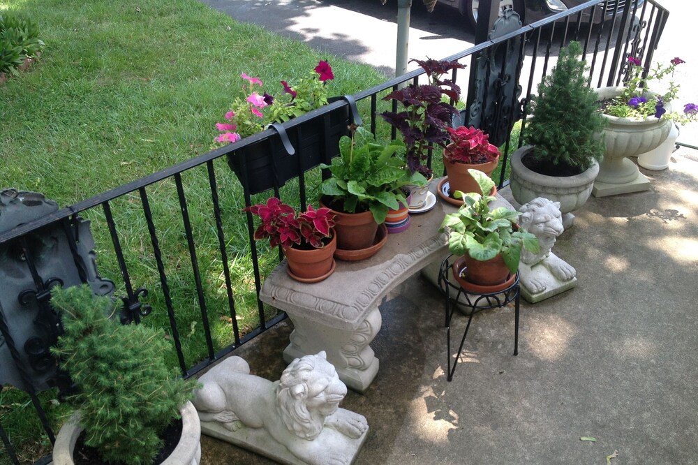Abington Jenkintown Two Bedroom apartment in Philadelphia Suburbs