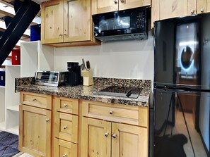 Geladeira, micro-ondas, fogão, cooktop