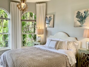 4 sovrum, egyptiska bomullslakan och värdeförvaringsskåp på rummet