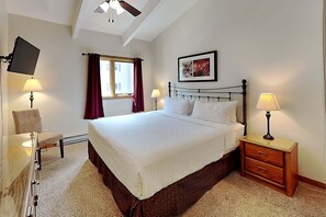 2 bedrooms, iron/ironing board, travel cot, WiFi - 🌲Timberline B3F Standard 1-Bedroom + Loft ~Hot Tub~Pool~WiFi~Ski-in/out~Local Shuttle🌲 (Snowmass Village)