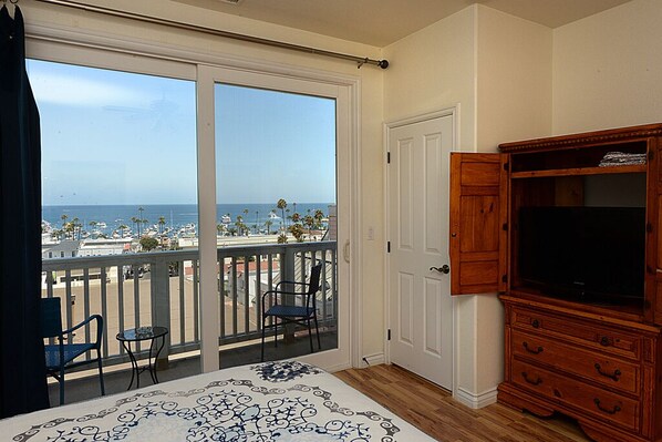 2 bedrooms, iron/ironing board, travel cot, WiFi