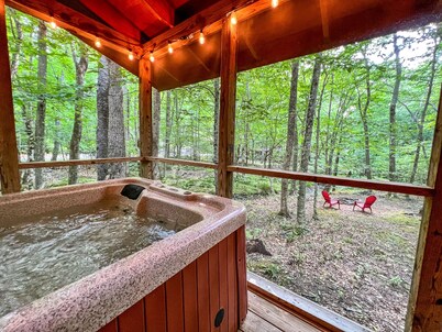 Creekside Serenade -2BR/2BA King Beds, Firepit, Gas F/P, Hot Tub, Easy Access