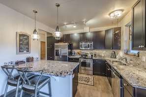 Coffee/tea maker, fridge, microwave, oven - Luxury Condo @ Standard Pricing. GREAT VIEWS. Private deck. POOL & HOT TUB (Winter Park)