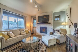 Unclassified image, 3 of 32, button - Luxury Condo @ Standard Pricing. GREAT VIEWS. Private deck. POOL & HOT TUB (Winter Park)