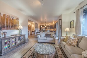 Unclassified image, 5 of 32, button - Luxury Condo @ Standard Pricing. GREAT VIEWS. Private deck. POOL & HOT TUB (Winter Park)