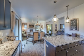 Coffee/tea maker, fridge, microwave, oven - Luxury Condo @ Standard Pricing. GREAT VIEWS. Private deck. POOL & HOT TUB (Winter Park)