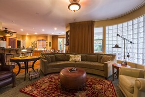 TV, fireplace, DVD player, books