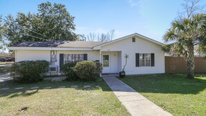 Exterior - Stay with us for your best vacation EVER @ Sunny Side up  (Gulfport)