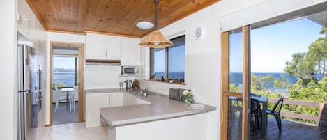 Microwave, oven, dishwasher, coffee/tea maker