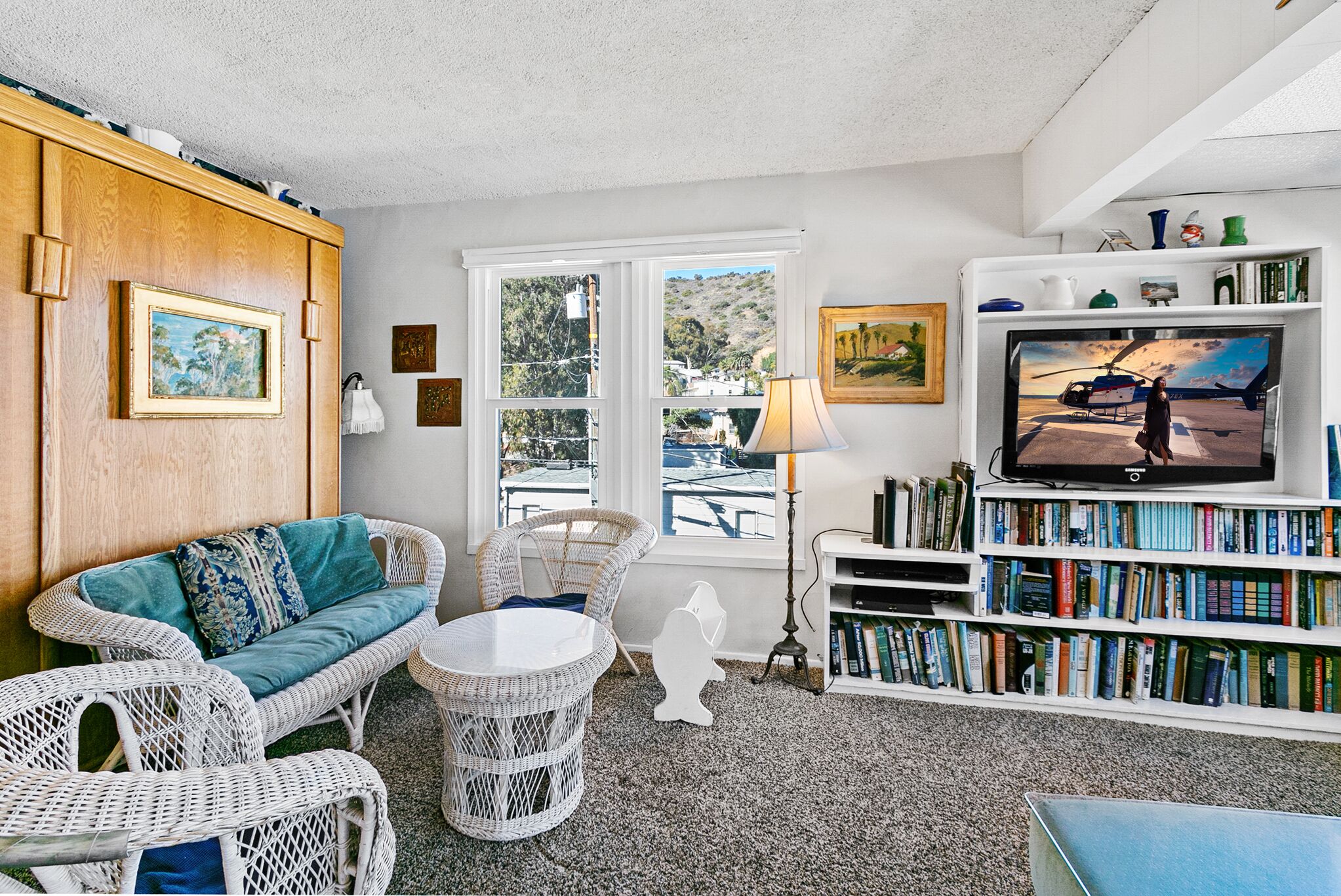 216WC - Budget-friendly Top Victorian Triplex Unit, Roof top Deck + 2 Blocks to