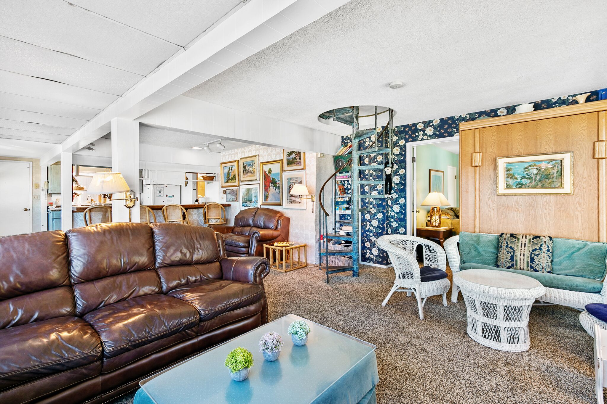 216WC - Budget-friendly Top Victorian Triplex Unit, Roof top Deck + 2 Blocks to