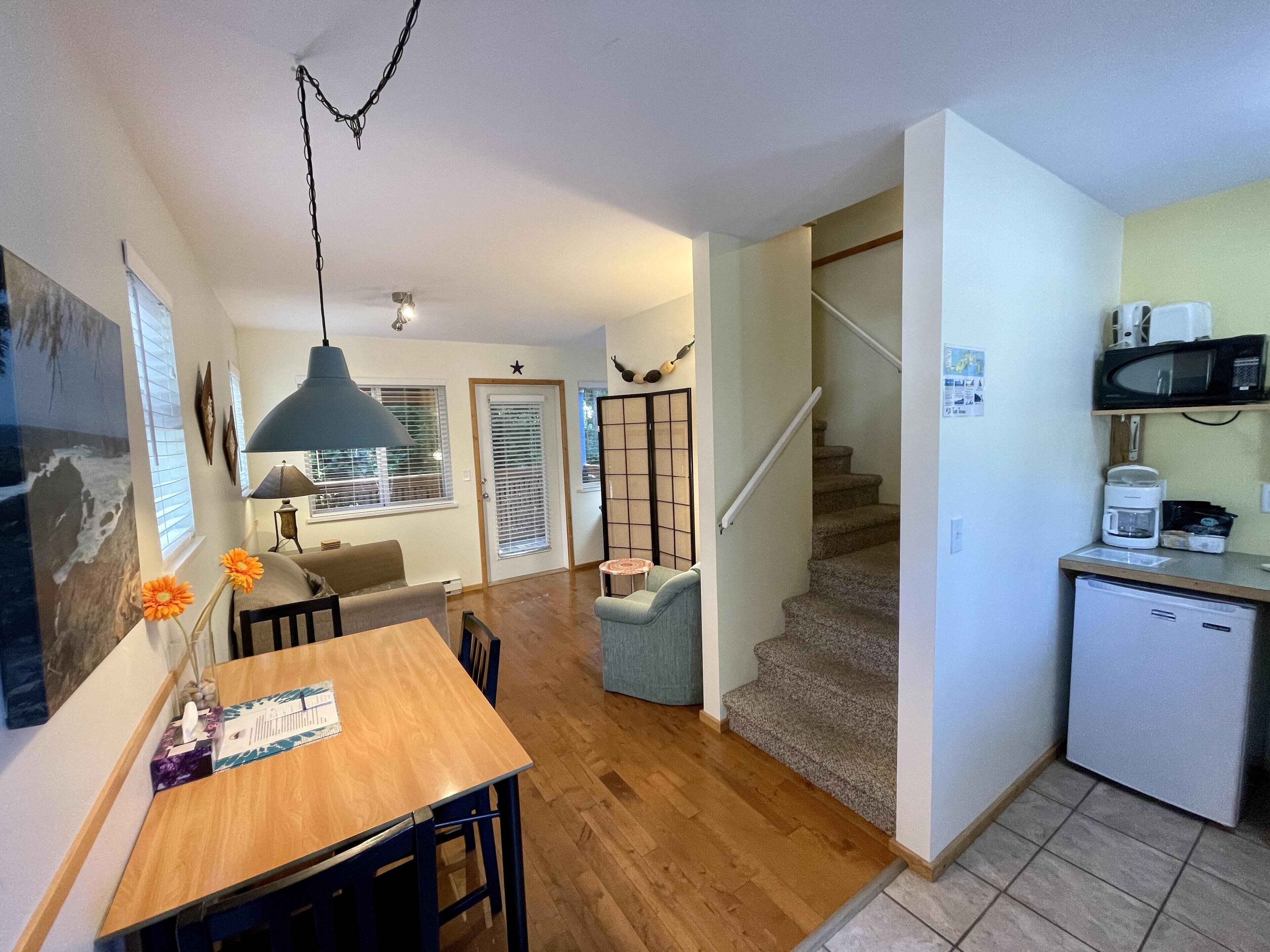 One Bedroom Private Cabin Close to Trails and Beaches